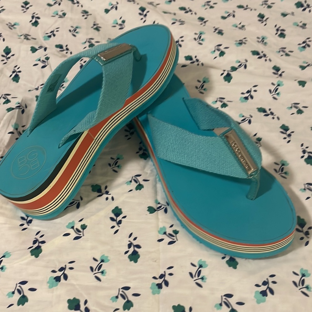 BCBGeneration Women's Blue Flip Flops - Picture 2 of 4